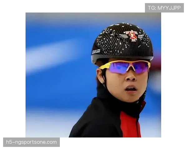 王濛在家切个菜都像在冰场压步，刀工快过解说嘴