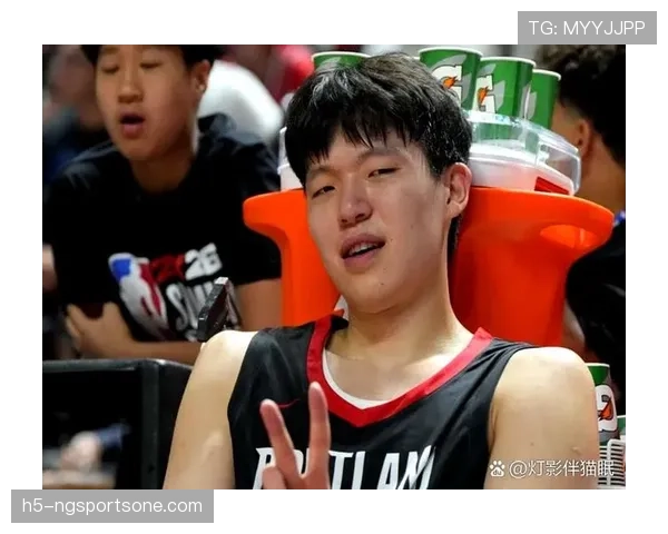 杨瀚森突破篮下效率提升显著 拉开与其他内线新秀差距